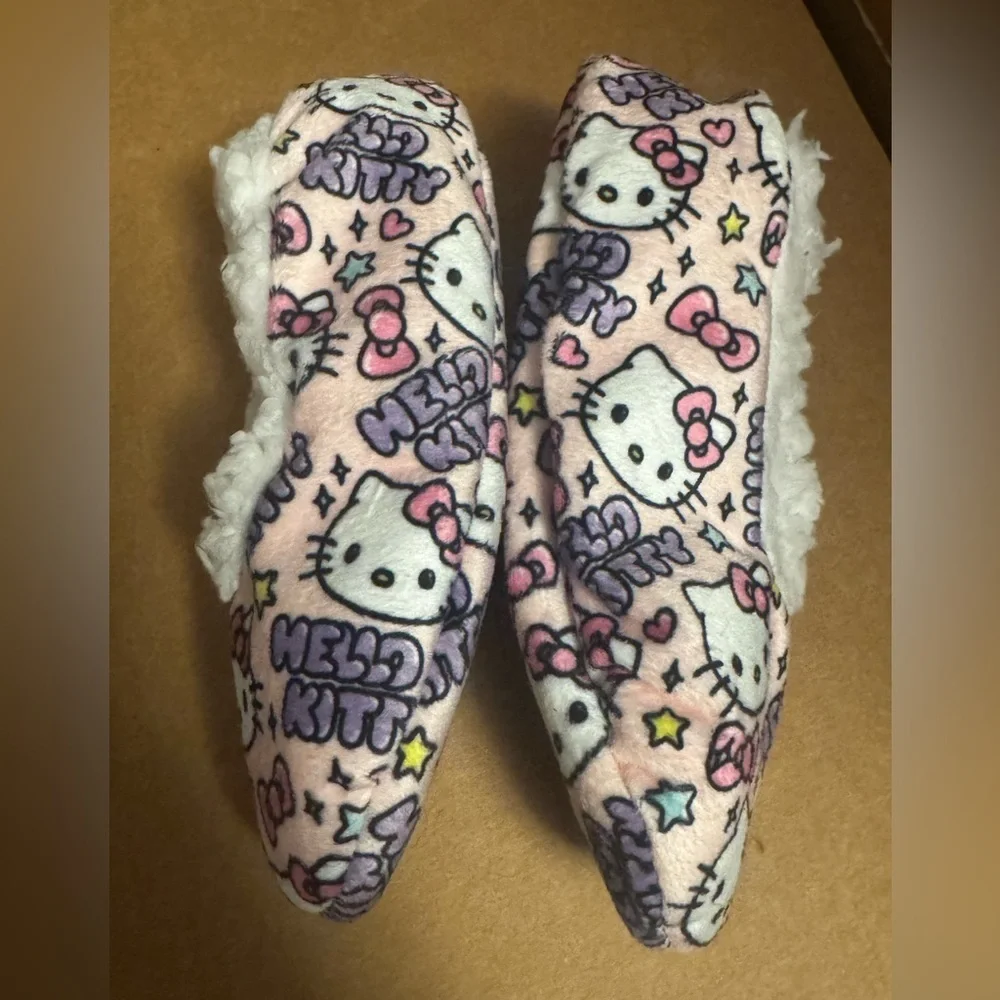 HELLO KITTY Sanrio Fuzzy fur slip on slippers Kids Girls size 11/12 house shoes
